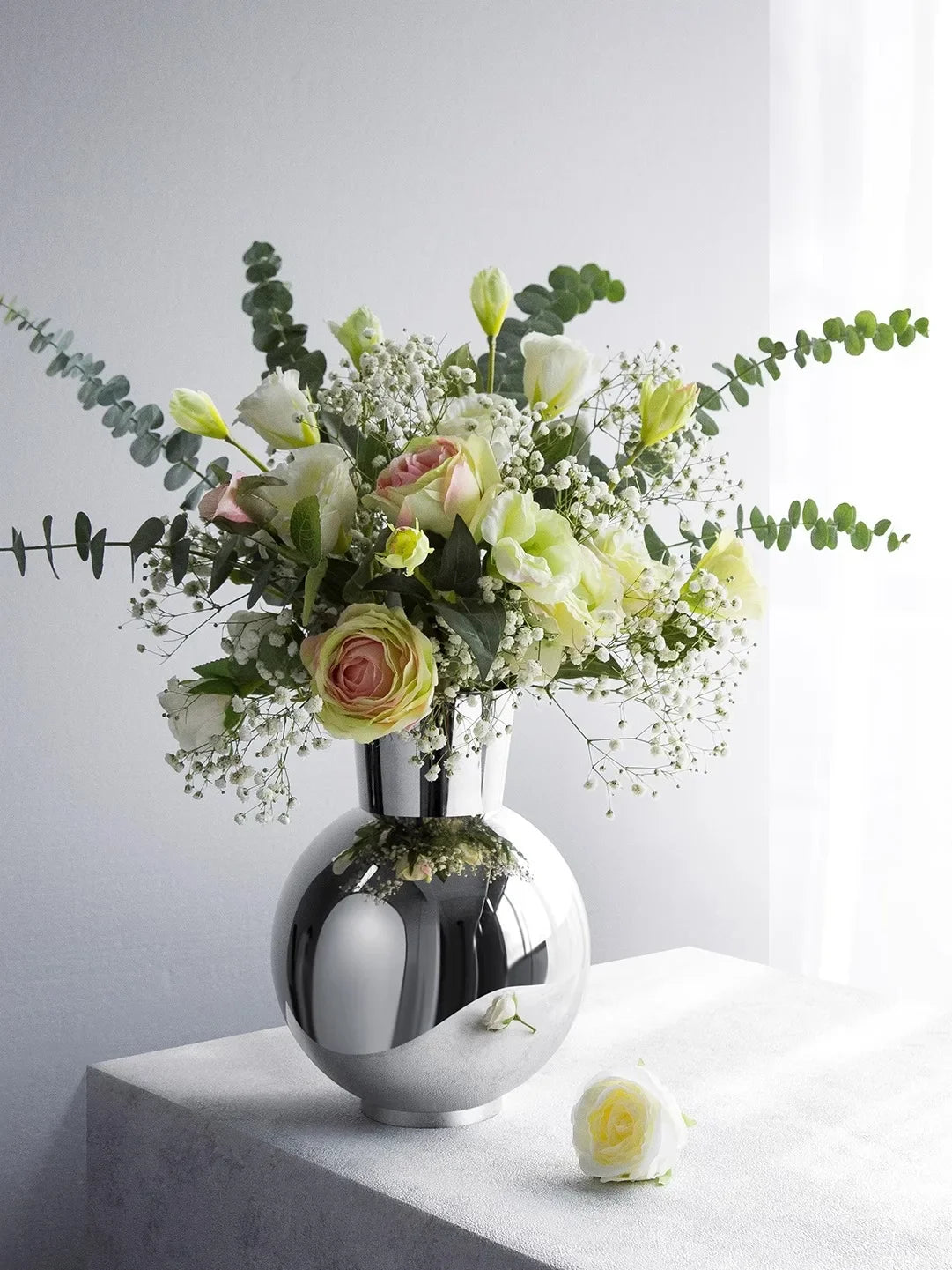 Design vase made of stainless steel Lunea