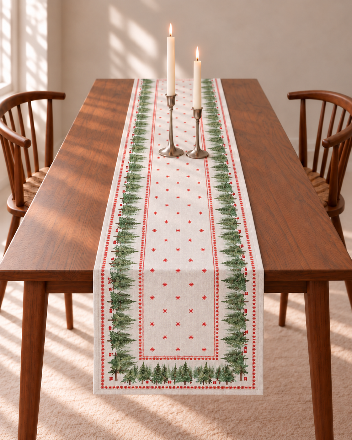 Tischläufer für Weihnachten aus bedrucktem Leinen – Tannen & Sterne