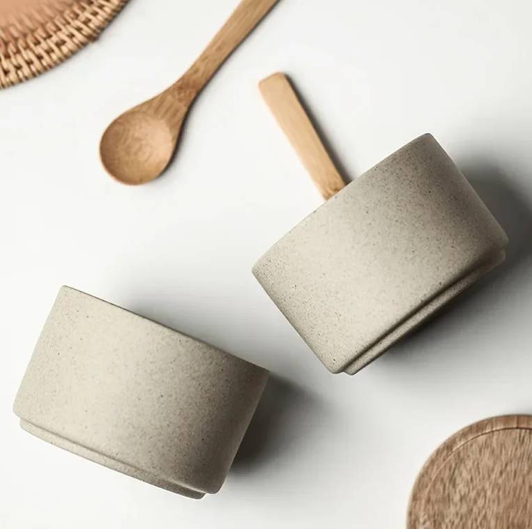 Ceramic spice jars set with wooden lid
