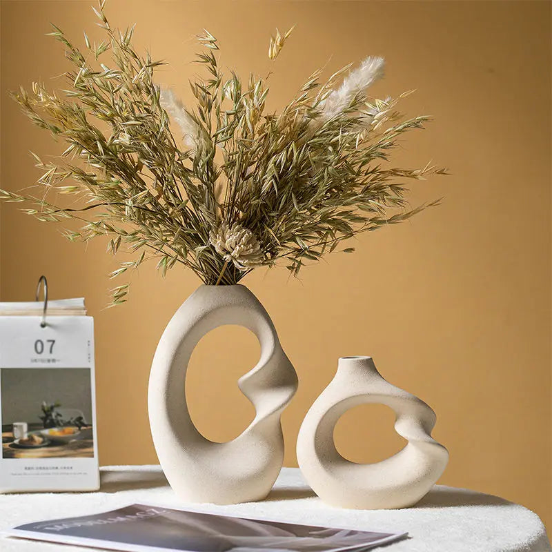 Curved double vase made of ceramic