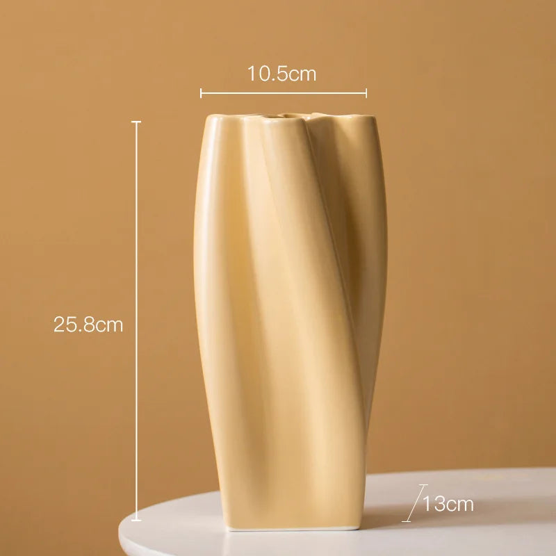 Minimalist Decorative Ceramic Vase Spirallis