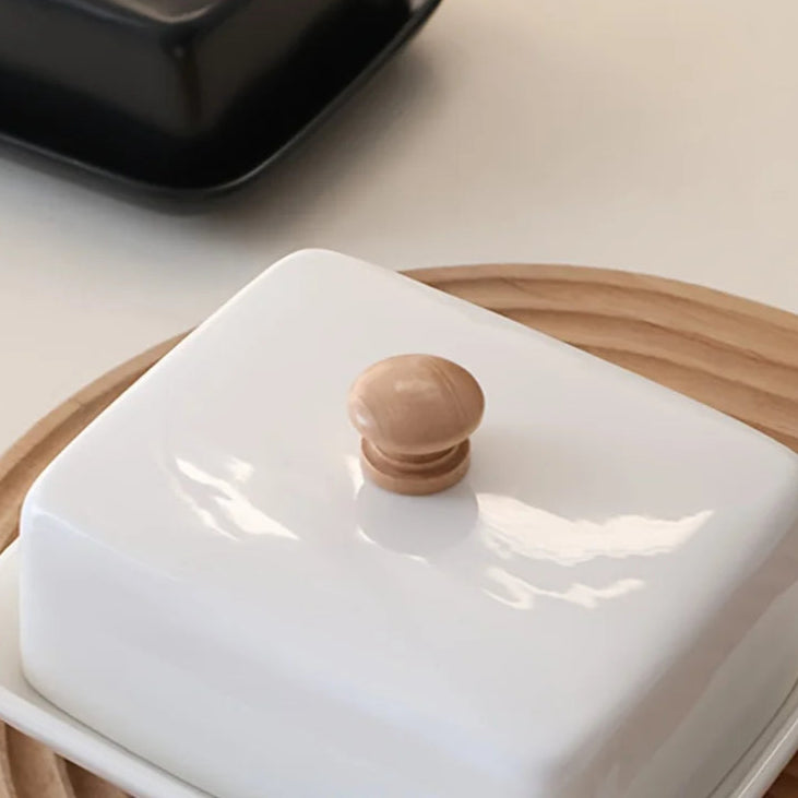 Minimalist butter dish made of ceramic