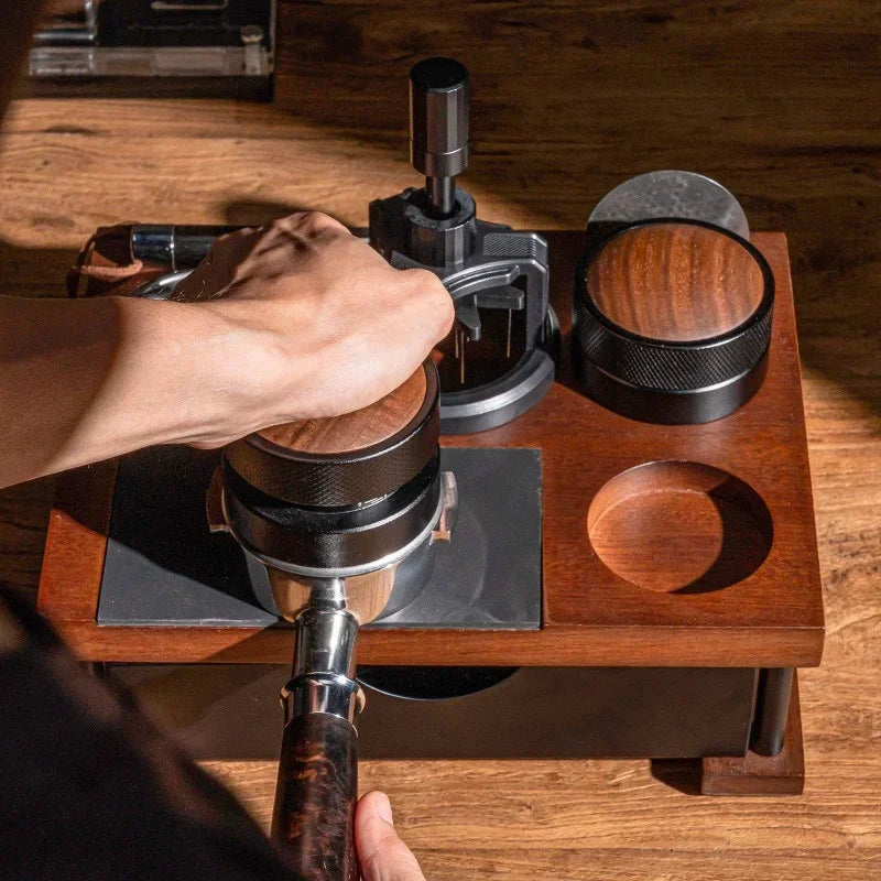 Espresso Tamper Station aus Holz – 51–58mm
