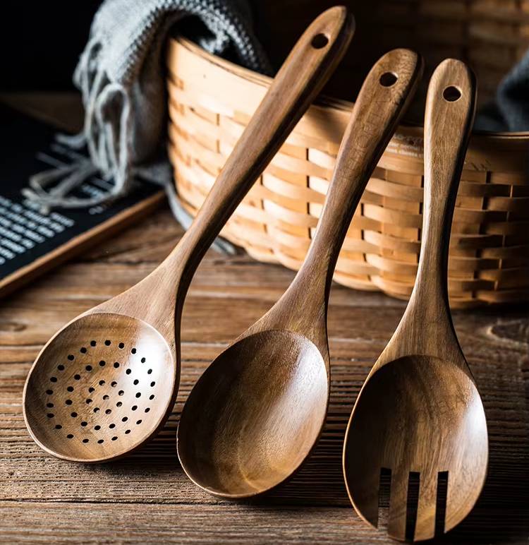 Kitchen utensil set made of teak wood – 10-piece