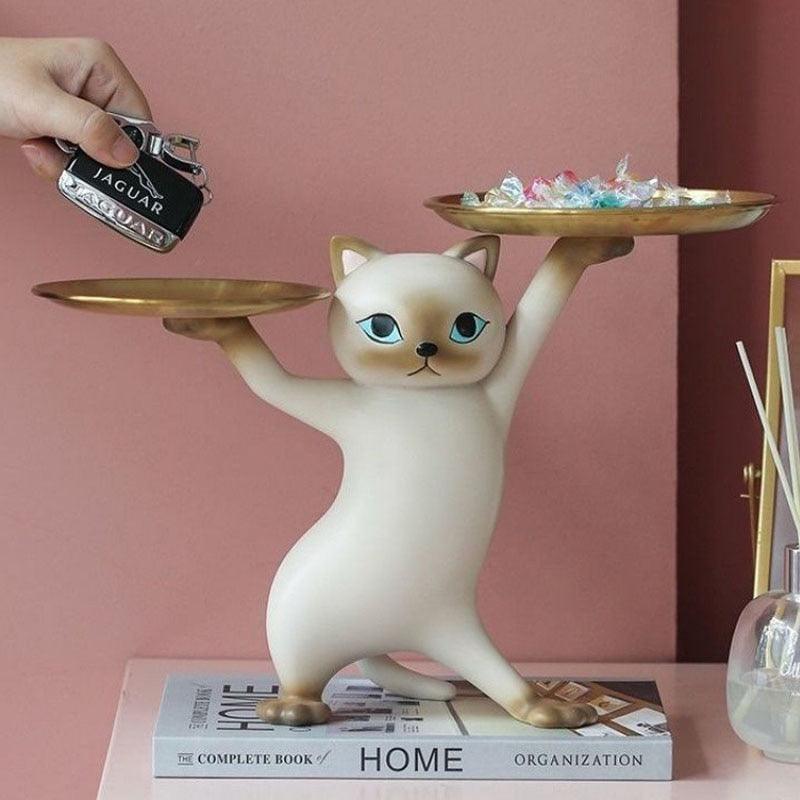 Sculpture de chat avec étagères comme support d'objets