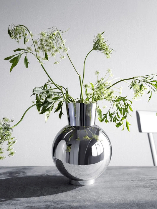 Design vase made of stainless steel Lunea