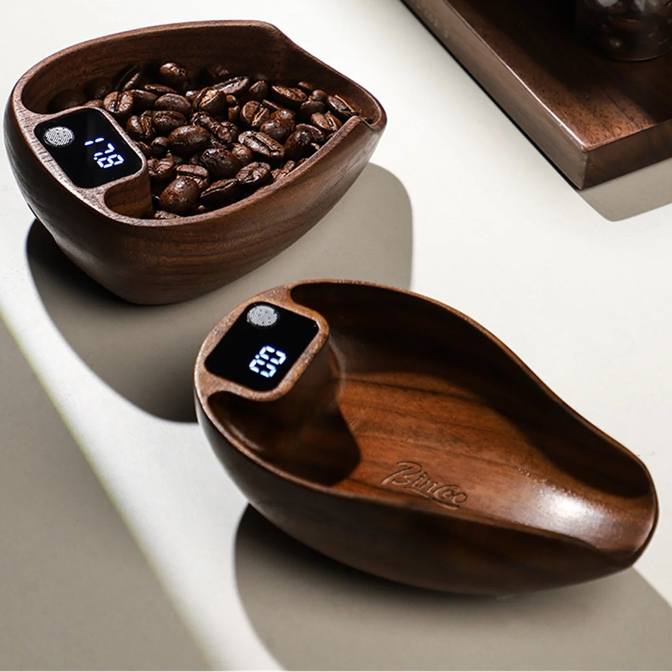 Digitale Kaffee-Waage mit Holzdesign