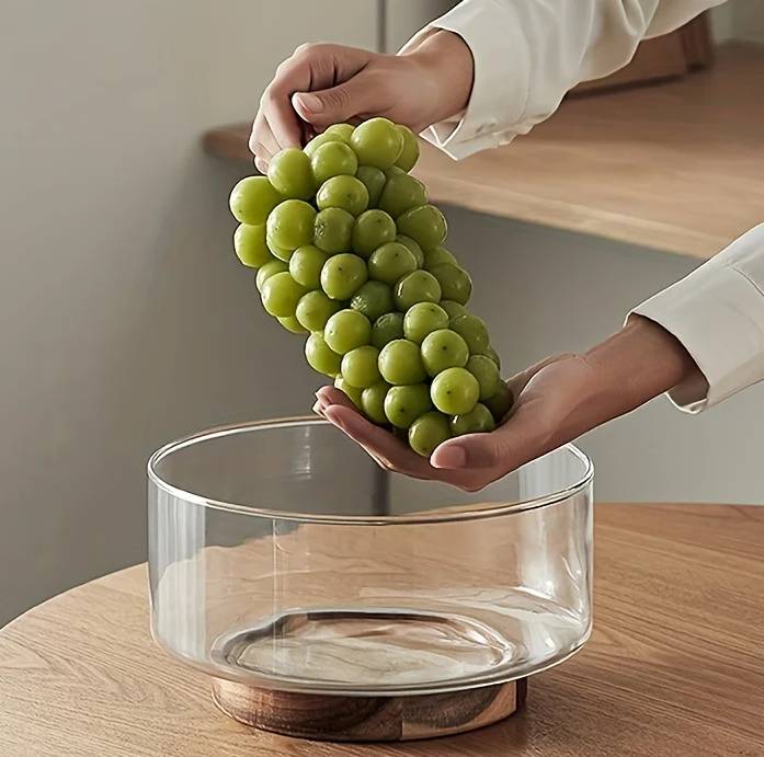 Ciotola di vetro di design con base in legno