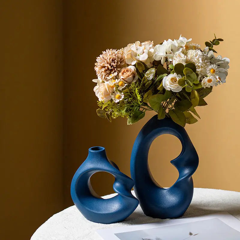 Curved double vase made of ceramic