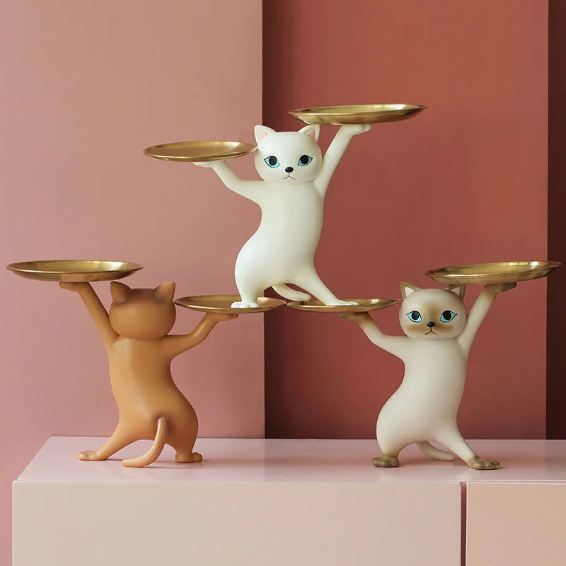 Sculpture de chat avec étagères comme support d'objets