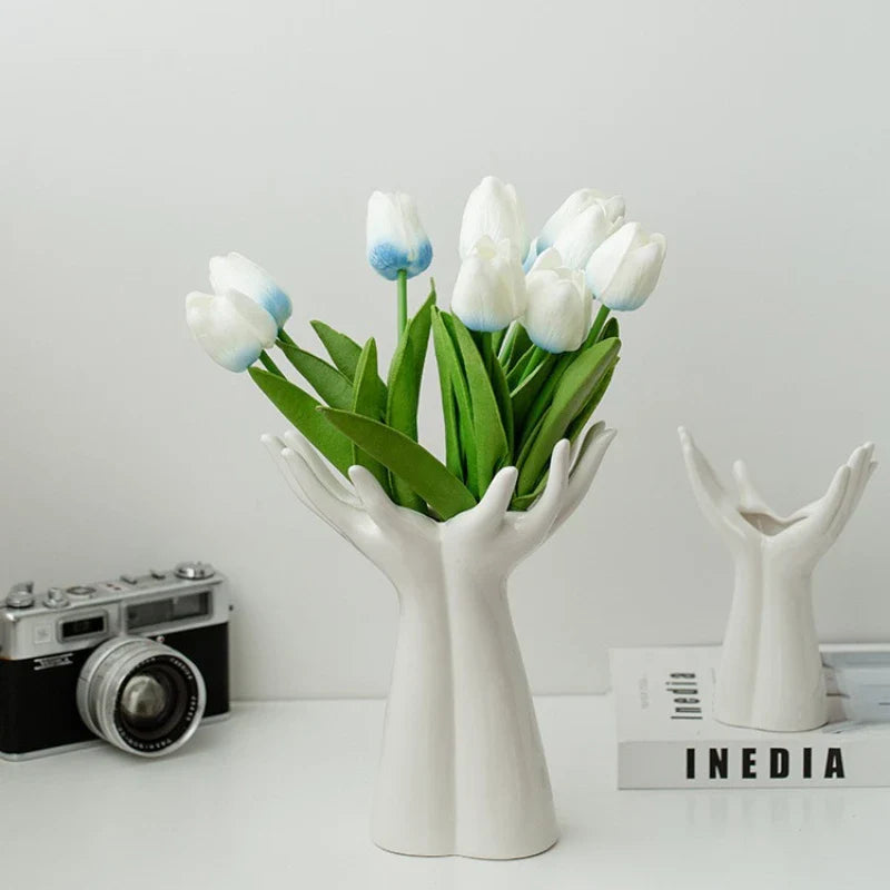 Vase décorative mains de fleurs