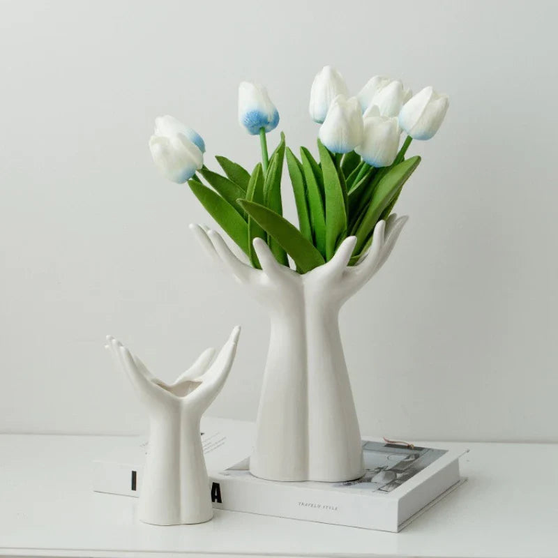 Vase décorative mains de fleurs