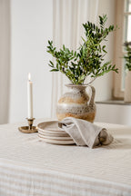 Beige gestreiftes Stonewashed-Leinen – Stoffdetail