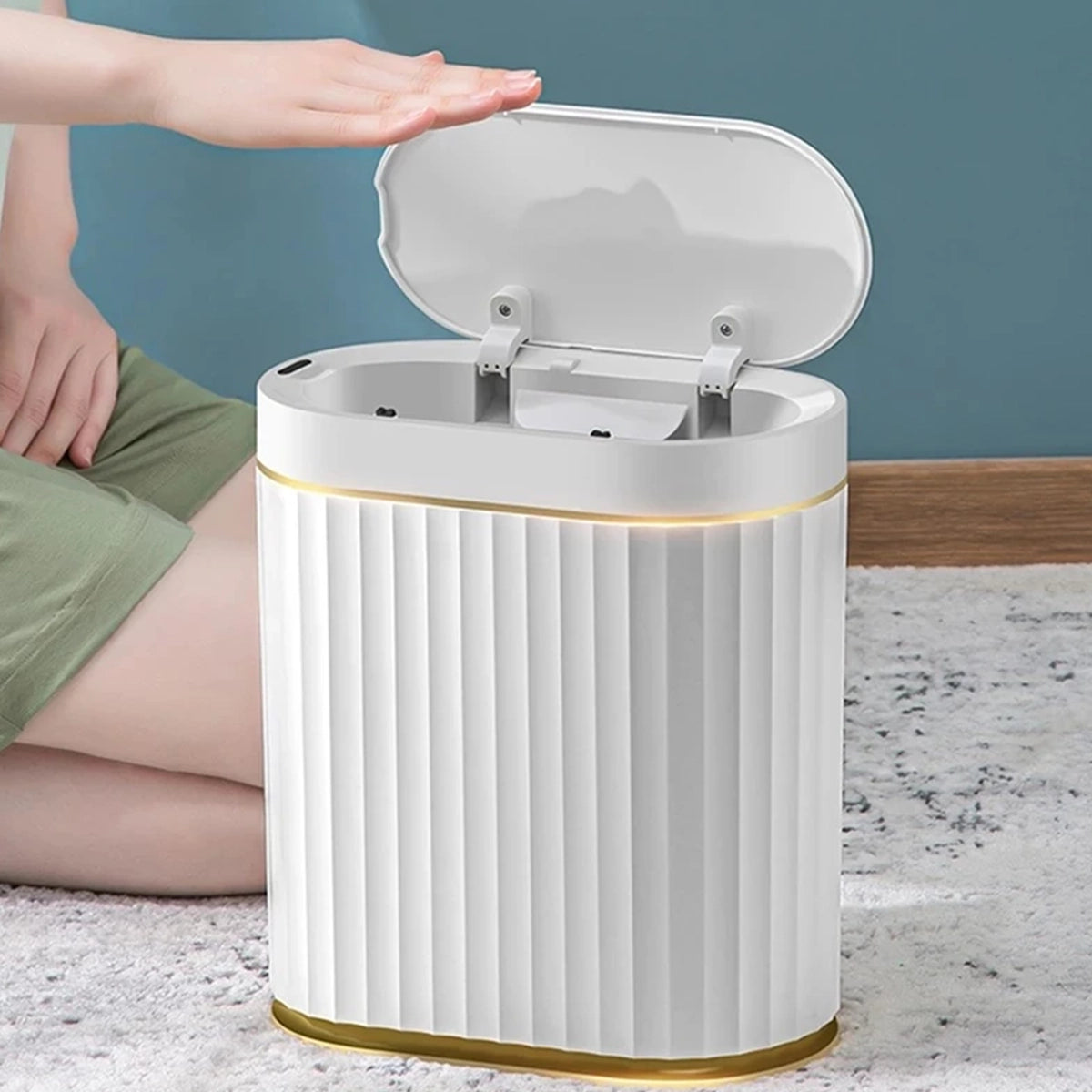 Elegante pattumiera con sensore