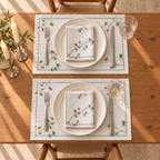 Platzsets mit Servietten für Weihnachten aus bedrucktem Leinen – Zapfen & Zweige