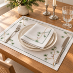 Platzsets mit Servietten für Weihnachten aus bedrucktem Leinen – Zapfen & Zweige