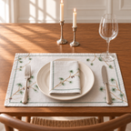 Platzsets mit Servietten für Weihnachten aus bedrucktem Leinen – Zapfen & Zweige