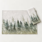 Platzsets mit Servietten für Weihnachten aus bedrucktem Leinen – Winterwald