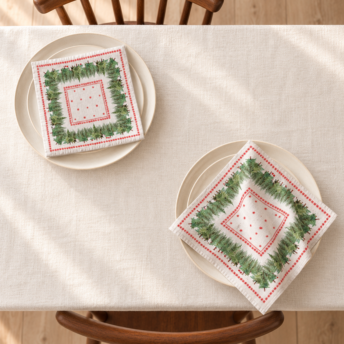 Servietten für Weihnachten aus bedrucktem Leinen – Tannen & Sterne